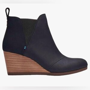TOMS boot Women's Kelsey Fashion. Size 6.5 true to size.